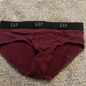 Gap red briefs